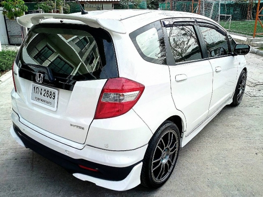 ขาย honda jazz สีขาว ขาย honda jazz สีขาว
