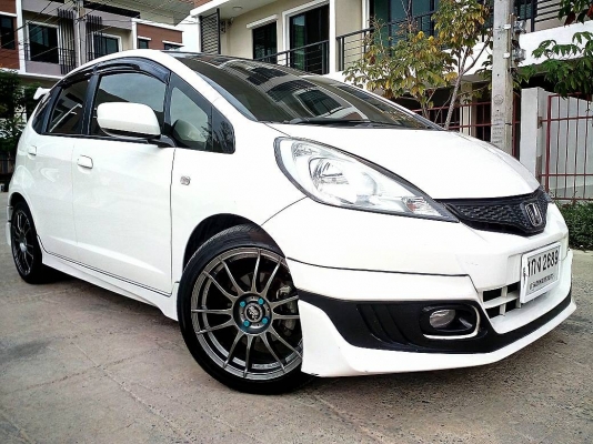 ขาย honda jazz สีขาว ขาย honda jazz สีขาว