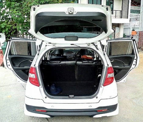 ขาย honda jazz สีขาว ขาย honda jazz สีขาว