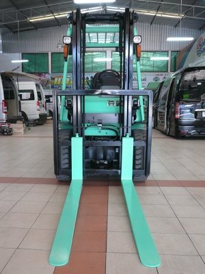 ขายรถโฟล์คลิฟท์มือสอง MITSUBISHI รุ่น GRENDIA 2.5 ตัน นำเข้าจากประเทศญี่ปุ่น 100\% ไม่เคยใช้งานในประเทศไทย