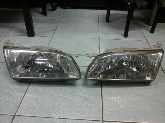 ไฟหน้า โตโยต้า โคโรล่า ไฮทอร์ค ของแท้ติดรถ คู่ละ1500บาท อยู่ดอนเมืองTEL0890671028