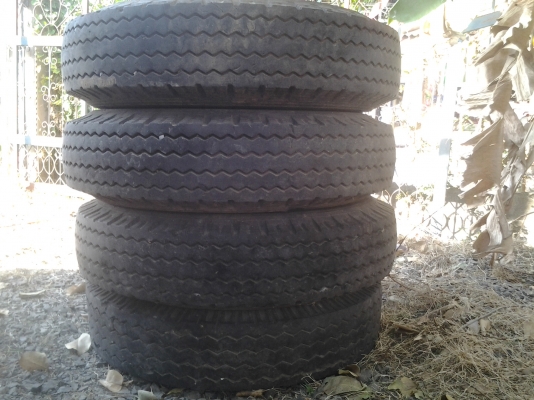 ขายตามสภาพยางสภาพพอใช้4เส้นพร้อมกะทะราคาถูกขอบ20-900