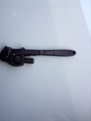 ขายประแจเลื่อน  12 นิ้ว ของเยอรมัน ราคา  1,300 บาท    ลดราคา1,100บาท