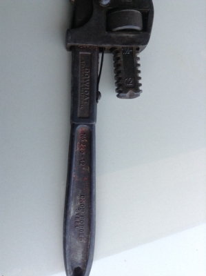 ขายประแจเลื่อน  12 นิ้ว ของเยอรมัน ราคา  1,300 บาท    ลดราคา1,100บาท