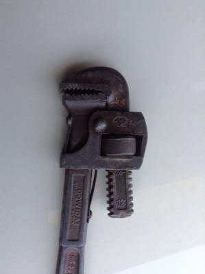 ขายประแจเลื่อน  12 นิ้ว ของเยอรมัน ราคา  1,300 บาท    ลดราคา1,100บาท