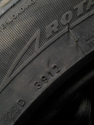 215/55R17 DEESTONE VINCENTE  ปี2012 มี 2 เส้น  TEL.081-427-3941