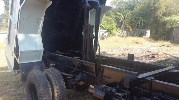 รถบรรทุก 6 ล้อ HINO FC171A เครื่อง H07C  185 แรงม้า ราคา 520,000 -.