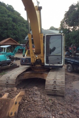 ขายรถแบคโฮ KOMATSU PC200-5 s/n 6x,xxx  คอนโทลสั้น, ตัวเดินจีบ ( เจ้าของขายเอง ) โดยตรง ติดต่อ นิวส์  083-4953407