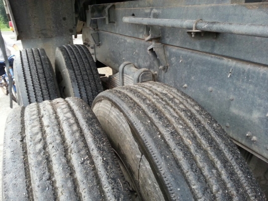 รถอีซูซุ 10 ล้อดั้ม 320 แรงม้า. ปี 51  ( ขายแม่ , ลูก. )  สนใจติดต่อ  081 - 6079515