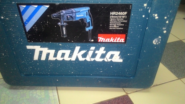 ขายสว่านระบบโรตารี่เจาะกระแทกปูนยี่ห้อMakitaรุ่นHR2460F(LED)สภาพสวยพร้อมกล่องเก็บ