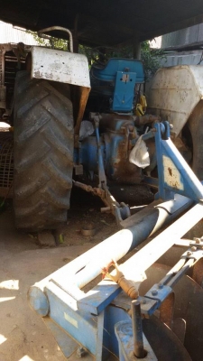 ขายรถไถฟร์อด อุปกรณ์ดันหน้า ผานหลัง เครื่องดี ช่วงล่างดี ทำงานคล่อง สภาพพร้อมใช้งาน โทร090-8588220คุณนะ ID:narong498 หรือwww.truck.in.th/498 หรือFB:ณรงค์ ซื้อขายรถมือสอง(เว็บไซต์ส่วนตัว)