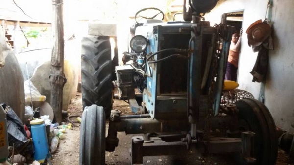 ขายรถไถฟร์อด อุปกรณ์ดันหน้า ผานหลัง เครื่องดี ช่วงล่างดี ทำงานคล่อง สภาพพร้อมใช้งาน โทร090-8588220คุณนะ ID:narong498 หรือwww.truck.in.th/498 หรือFB:ณรงค์ ซื้อขายรถมือสอง(เว็บไซต์ส่วนตัว)