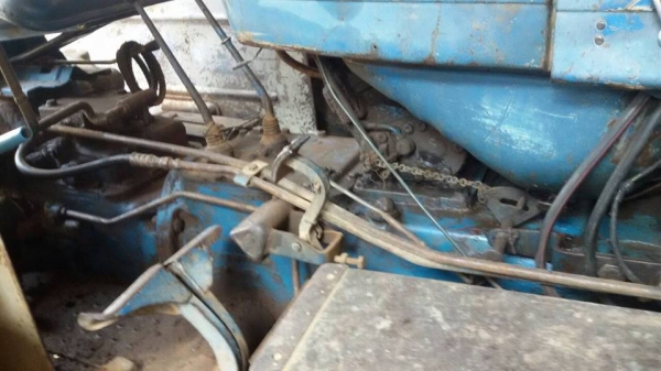 ขายรถไถฟร์อด อุปกรณ์ดันหน้า ผานหลัง เครื่องดี ช่วงล่างดี ทำงานคล่อง สภาพพร้อมใช้งาน โทร090-8588220คุณนะ ID:narong498 หรือwww.truck.in.th/498 หรือFB:ณรงค์ ซื้อขายรถมือสอง(เว็บไซต์ส่วนตัว)