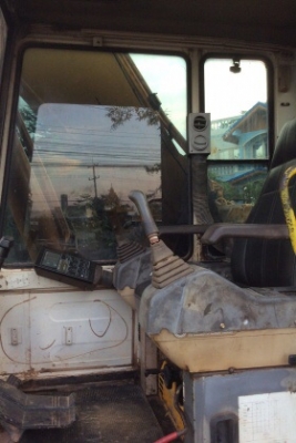 ขายรถแบคโฮ KOMATSU. PC 200-5 s/n 6x,xxx  คอนโทลสั้น, ตัวเดินจีบ