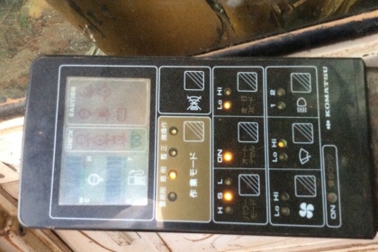 ขายรถแบคโฮ KOMATSU. PC 200-5 s/n 6x,xxx  คอนโทลสั้น, ตัวเดินจีบ