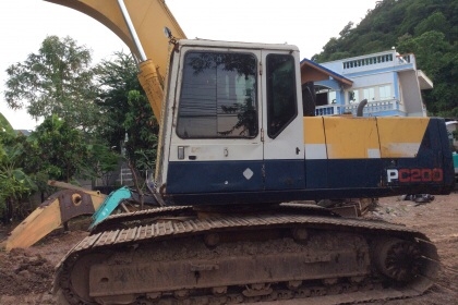 ขายรถแบคโฮ KOMATSU. PC 200-5 s/n 6x,xxx  คอนโทลสั้น, ตัวเดินจีบ