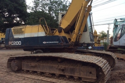 ขายรถแบคโฮ KOMATSU. PC 200-5 s/n 6x,xxx  คอนโทลสั้น, ตัวเดินจีบ
