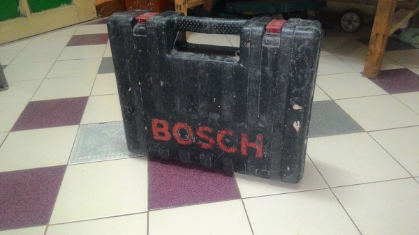 ขายสว่านระบบเจาะกระแทกปูนยี่ห้อBoschรุ่นGBH2-26DFR3ระบบรุ่นใหญ่ปรับเดินหน้าถอยหลังได้สภาพพร้อมใช้งานของแท้คับ