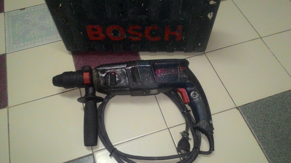 ขายสว่านระบบเจาะกระแทกปูนยี่ห้อBoschรุ่นGBH2-26DFR3ระบบรุ่นใหญ่ปรับเดินหน้าถอยหลังได้สภาพพร้อมใช้งานของแท้คับ