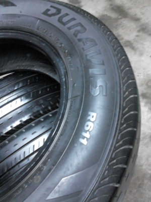 215/70R15 BRIDGESTONE DURAVIS R611 มี 3 เส้น   TEL.081-427-3941