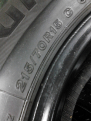 215/70R15 BRIDGESTONE DURAVIS R611 มี 3 เส้น   TEL.081-427-3941