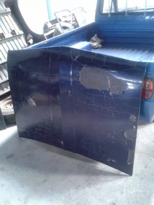 ขายฝากระโปรงดัทสัน 620สีน้ำเงินไม่มีผุครับสภาพโอเคครับราคา1200 บาท