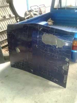 ขายฝากระโปรงดัทสัน 620สีน้ำเงินไม่มีผุครับสภาพโอเคครับราคา1200 บาท