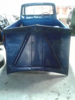 ขายฝากระโปรงดัทสัน 620สีน้ำเงินไม่มีผุครับสภาพโอเคครับราคา1200 บาท