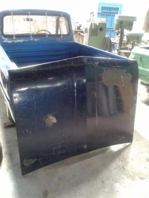 ขายฝากระโปรงดัทสัน 620สีน้ำเงินไม่มีผุครับสภาพโอเคครับราคา1200 บาท