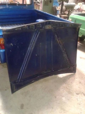 ขายฝากระโปรงดัทสัน 620สีน้ำเงินไม่มีผุครับสภาพโอเคครับราคา1200 บาท