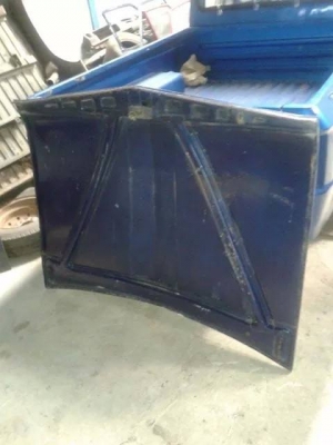 ขายฝากระโปรงดัทสัน 620สีน้ำเงินไม่มีผุครับสภาพโอเคครับราคา1200 บาท