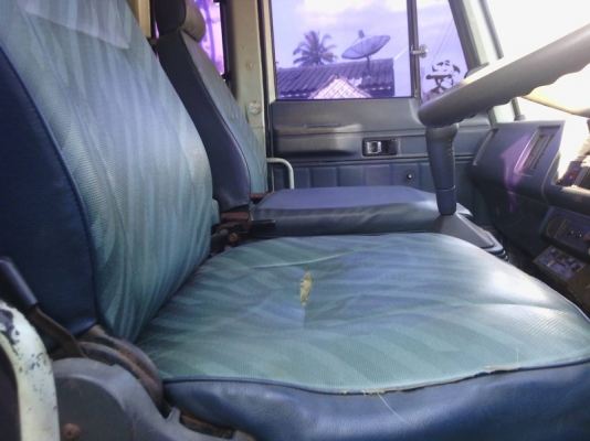 รถอีซูซุ 6 ล้อดั้ม FTR  195 แรงม้า. ปี 38  สนใจติดต่อ 081 - 6079515