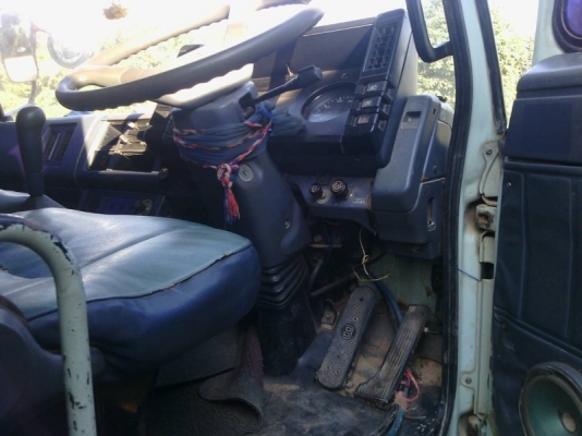 รถอีซูซุ 6 ล้อดั้ม FTR  195 แรงม้า. ปี 38  สนใจติดต่อ 081 - 6079515