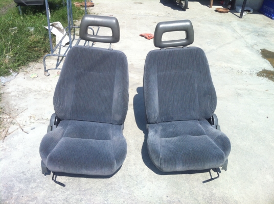 ขายเบาะ isuzu mu ไว้ใส่ มังกร ดราก้อน คามีโอ คู่ ละ3000บาท