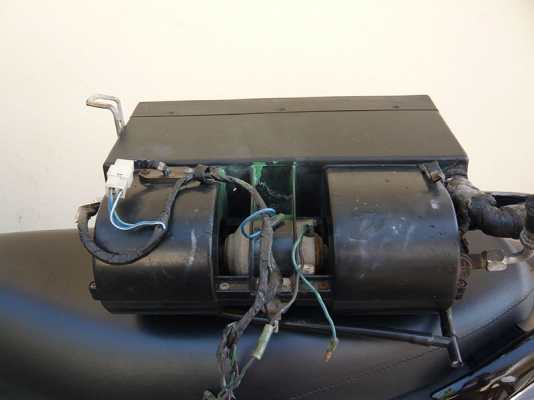 ขายตู้แอร์แขวนหน้าปรับได้แบบสามช่อง KIKI