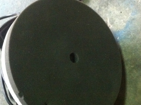 เครื่องขัดเงาได้มาจากญี่ปุ่นใช้ไฟ 100 V. ขนาดตัวค่อนข้างใหญ่