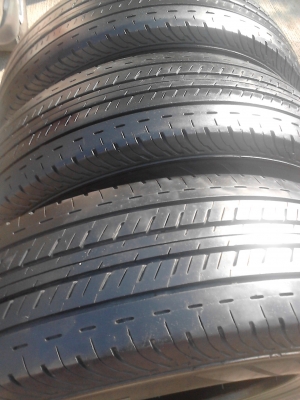 215/70R15 BRIDGESTONE DURAVIS R611  มี 3  เส้น  TEL.081-427-3941