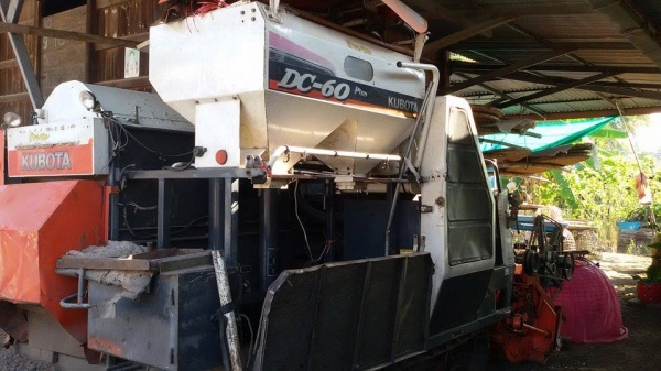 ขายรถเกี่ยวข้าว  CD 60  ด่วน ไม่มีคนขับ