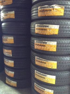 ยางใหม่ขายถูกๆๆล้างสต๊อก...ครับ