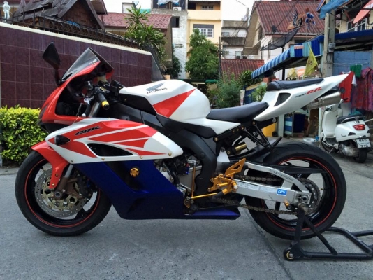 CBR 1000 RR ปี 05 แต่งเต็ม สพม 229,000 บาท รับซื้อขายแลกเปลี่ยนครับ