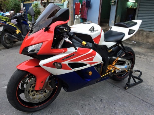 CBR 1000 RR ปี 05 แต่งเต็ม สพม 229,000 บาท รับซื้อขายแลกเปลี่ยนครับ
