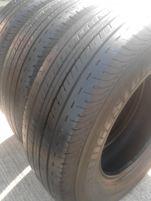 215/70R15 BRIDGESTONE DURAVIS R611 มี 3 เส้น TEL.081-427-3941 215/70R15 BRIDGESTONE DURAVIS R611 มี 3 เส้น TEL.081-427-3941