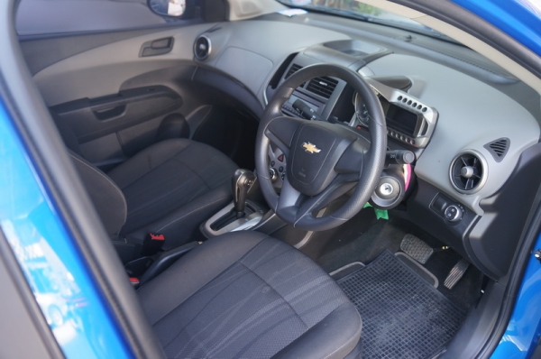 CHEVROLET SONIC ปี 2013 รถสวย ไม่เคยทำสี มือเดียวออกห้าง เช็คศูนย์ตลอด รถขับดี ช่วงล่างดี ล้อ MAX แอร์เย็น รถพร้อมใช้งาน จัดไฟแนนได้ ฟรีดาวน์