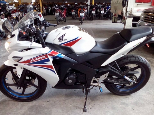 ขาย HONDA CBR 150 i ปี 57 เครื่องเดิมๆ,ท่อไอเสียทำปลาย,ภายนอกแต่งตามรูป เล่มพร้อมโอน