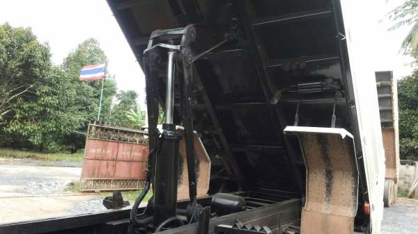 ขายรถบรรทุก 6 ล้อดัมพ์ ISUZU FTR 200 แรงม้าปี 2550 ไมล์ 56965 กม.ราคา 900000