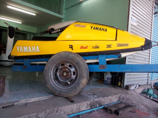 เรื่อยืน YAMAHA SUPER JET 650 เก่าญี่ปุ่น