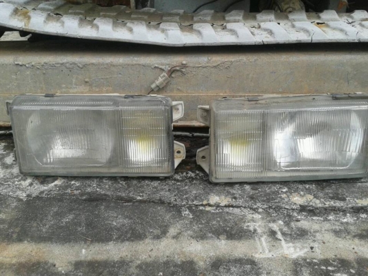 ไฟหน้า NISSAN  URVAN ปี 93 แท้ๆ เก่าญี่ปุ่น