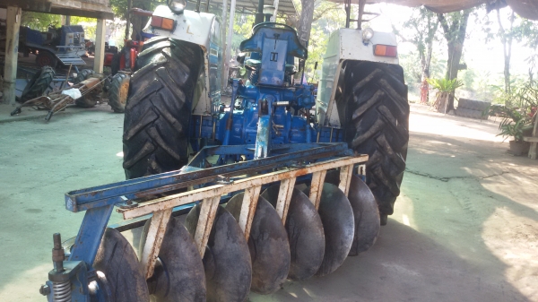 ขายรถไถฟอร์ด5500หรือรถ77สภาพสวยมากเดิมๆราคาต่อรองได้อีกนครับ