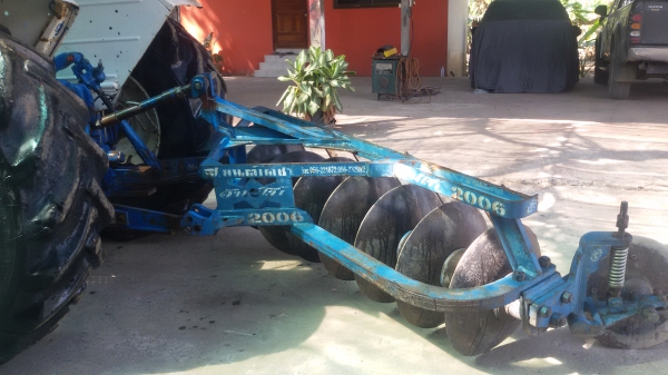 ขายรถไถฟอร์ด5500หรือรถ77สภาพสวยมากเดิมๆราคาต่อรองได้อีกนครับ