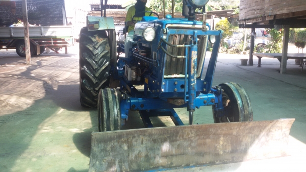 ขายรถไถฟอร์ด5500หรือรถ77สภาพสวยมากเดิมๆราคาต่อรองได้อีกนครับ